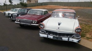 FORD FAIRLAINE E CHEVROLET IMPALA DE PENETRA NA FESTA DA MERCEDESEvento de carros clássicos da Merecedes-Benz aconteceu no último sábado no condomínio Pedra Alta, em Campinas Foto: Marcos Rozen/Estadão
