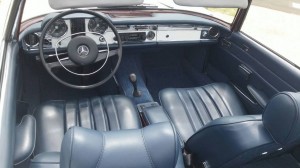 INTERIOR DA MERCEDES 280 SLEvento de carros clássicos da Merecedes-Benz aconteceu no último sábado no condomínio Pedra Alta, em Campinas Foto: Marcos Rozen/Estadão