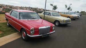 MERCEDES 280 C (VERMELHA) E 280 CE (DOURADA)Evento de carros clássicos da Merecedes-Benz aconteceu no último sábado no condomínio Pedra Alta, em Campinas Foto: Marcos Rozen/Estadão