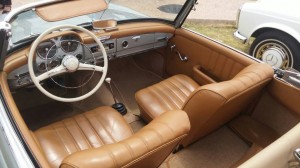 INTERIOR DA MERCEDES 190 SLEvento de carros clássicos da Merecedes-Benz aconteceu no último sábado no condomínio Pedra Alta, em Campinas Foto: Marcos Rozen/Estadão