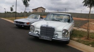 MERCEDES 280 SE E 280 SLEvento de carros clássicos da Merecedes-Benz aconteceu no último sábado no condomínio Pedra Alta, em Campinas Foto: Marcos Rozen/Estadão