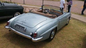 TRASEIRA DA MERCEDES 190 SLEvento de carros clássicos da Merecedes-Benz aconteceu no último sábado no condomínio Pedra Alta, em Campinas Foto: Marcos Rozen/Estadão