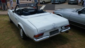 MERCEDES 280 SLEvento de carros clássicos da Merecedes-Benz aconteceu no último sábado no condomínio Pedra Alta, em Campinas Foto: Marcos Rozen/Estadão